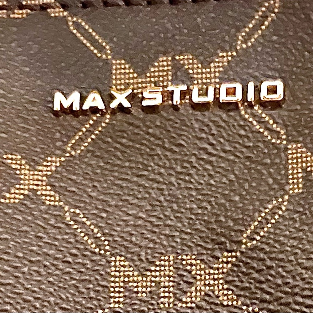 Max Studio M/L crossbody NWT - Picture 5 of 12
